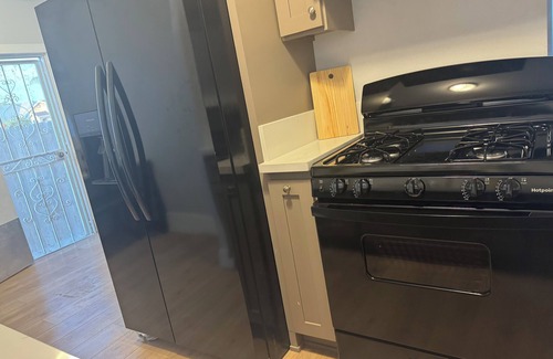 East Los Angeles House | Cozy 2BR retreat in Los Angeles near shops, dining, and local attractions