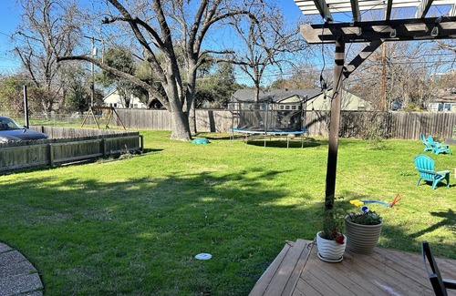 Dean Highland House | Cozy 3/2 Eclipse Headquarters!