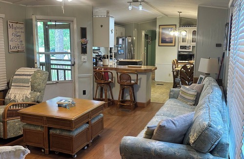 Cedar Point House | Cozy 3 Bdr mobile home 5 miles to Emerald Isle Beach or Downtown Swansboro