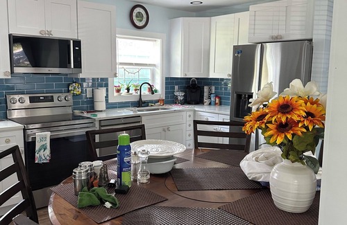 Yaupon Beach House | Cozy 3-bedroom 1 bath home on Oak Island walk to beach,pier and some restaurants