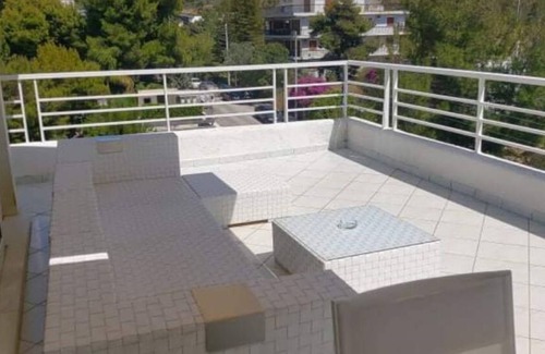 Kavouri Apartment | Cozy 3 Bedroom apartment minutes away from the Athenian Riviera.n