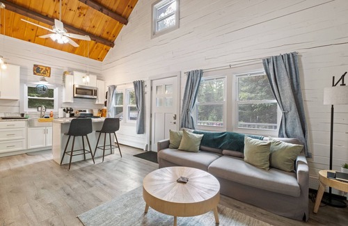 Bath Cabin | Cozy 3-bedroom Cabin in gorgeous White Mountains with WiFi, AC