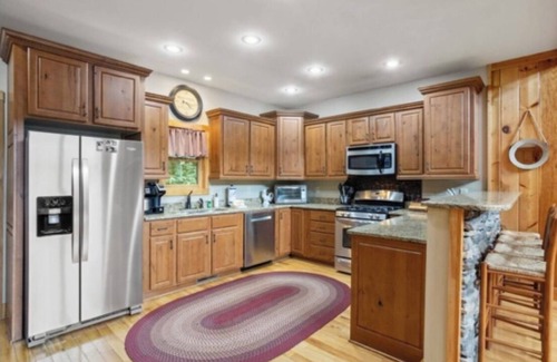 Apple Ridge Cabin | Cozy 3-bedroom cabin with AC, WiFi near Blowing Rock