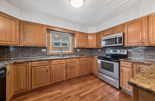 Oak Lawn House | Cozy 3-Bedroom Ranch near Chicago & Area Hospitals