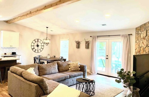 Conestee House | Cozy 3-bedroom Ranch Retreat with 2 Baths, WiFi, Garage, and Fenced Backyard