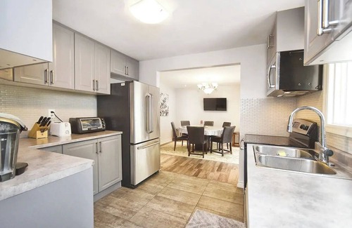 Richmond Hill House | Cozy 3 Bedrooms House tucked away in the treesnn