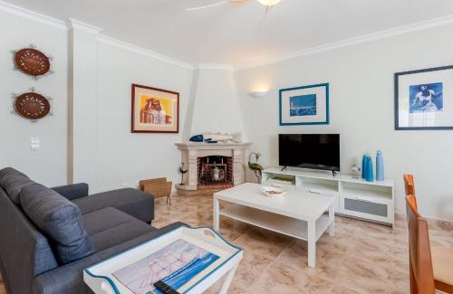 Manta Rota House | Cozy 3 BDR House Duplex With Patio by LovelyStay
