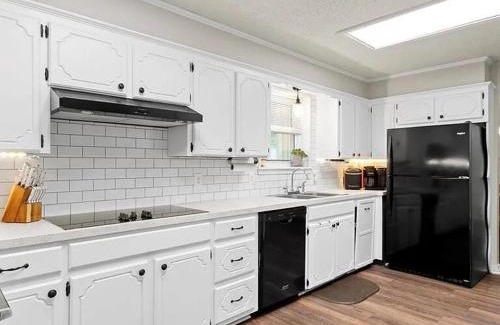 Broken Bow House | Cozy 3BR Poolside Getaway in Broken Bow