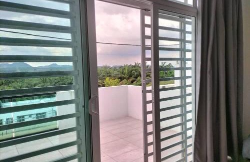 Kampung Keladi House | Cozy 4 bedrooms Double Storey Homestay, in front Kulim Central Mall