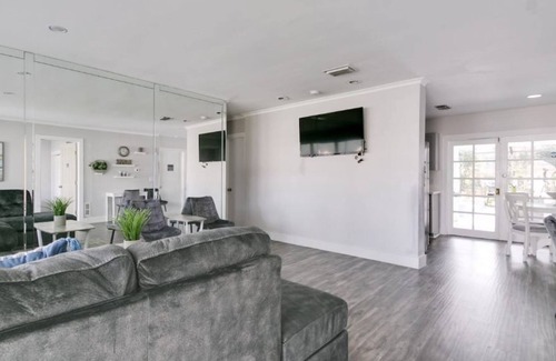 West Hollywood House | Cozy 4bed/2bath home with heated pool & Jacuzzi