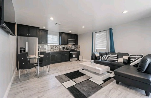 Park Mesa Heights House | Cozy and charming newly built house in Los Angeles with all essential amenities