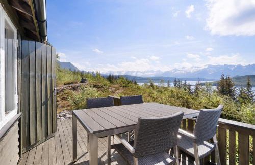 Meloy House | Cozy and unassuming cabin with fantastic views