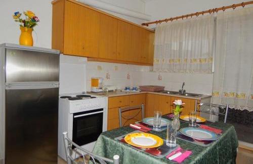 Tripoli Apartment | Cozy apartment for 2-5 people-Center Tripoli 1
