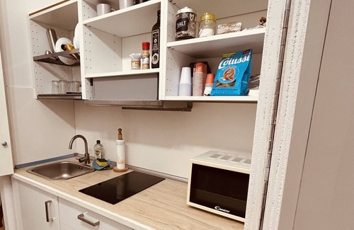 Tuscolano Apartment | Cozy apartment in Appio Latino district 250 mt Metro Colli Albani
