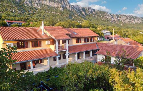 Bribir Apartment | Cozy Apartment In Bribir With Kitchen