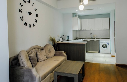 Kentron Apartment | Cozy apartment in enjoyable Yerevan with AC, WiFi