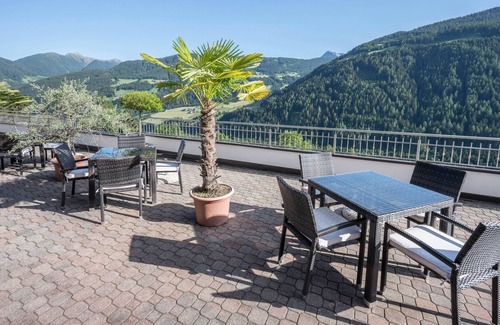 Mareta Apartment | Cozy Apartment Sonnenblume with Mountain View, Wi-Fi, Sauna, Terrace & Balcony; Parking Available