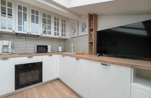 Srodmiescie Apartment | Cozy Apartment with Air Conditioning near Plac Wolności by Noclegi Renters