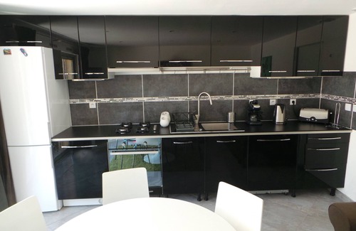 Gareoult Apartment | Cozy apartment with pool access, unobstructed view of the valley, quiet