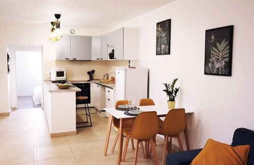 Champrosay Apartment | Cozy apartment with terrace and garden in a residential area