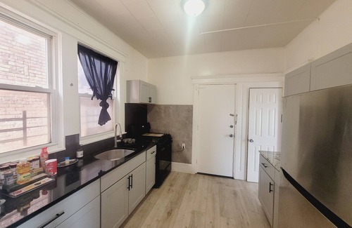 East Orange Apartment | Cozy apt in East Orange NJ w. 4bd & 1ba w. Fireplace