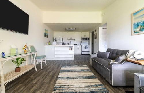 Golden Glades - The Woods Apartment | Cozy Apt min to Mayo Beaches Free Wi-Fi Coffee Tea