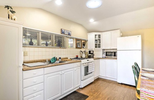 Arroyo Grande House | Cozy Arroyo Grande Cottage with Patio and Grill!