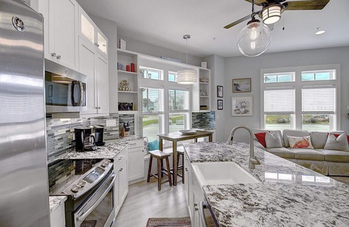 Cinnamon Shore House | Cozy, Artsy Townhome@Cinnamon Shore w/Resort-Like Amenities Galore!