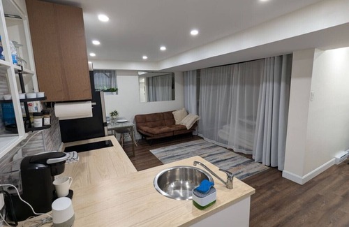 Cote-Des-Neiges—Notre-Dame-De-Grace Apartment | Cozy basement studio in Cote-des-Neiges