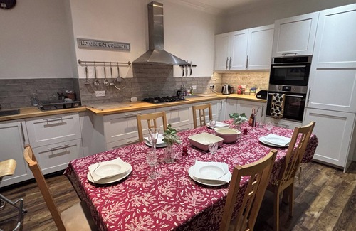 Burntisland House | Cozy Beachfront retreat next to great hiking trails