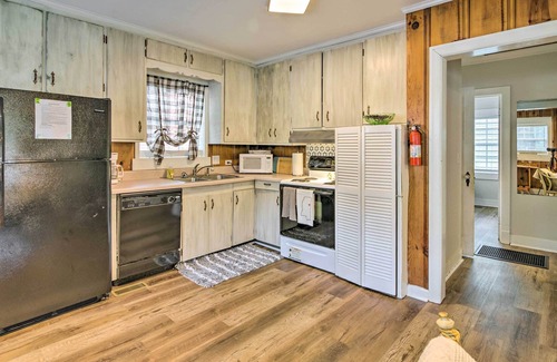 Starkville Cottage | Cozy Blue Cottage in Starkville Near Dtwn!