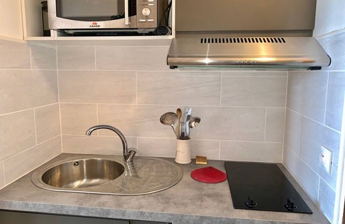 Val Claret Apartment | Cozy & Bright Studio Near Slopes and Shops with Balcony