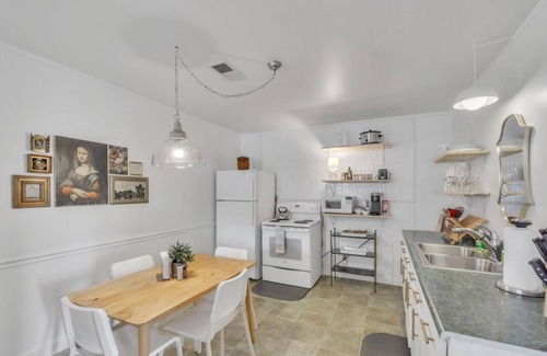Travelers Rest House | Cozy, Bright Suite w/King Bed