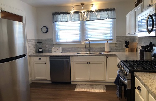 North Charleston House | Cozy Bungalow in Park Circle
