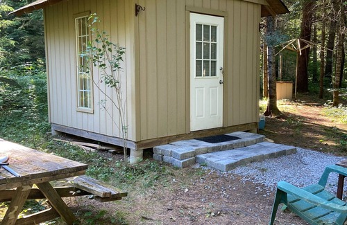 Lake of Bays Cabin | Cozy Bunkie for two!