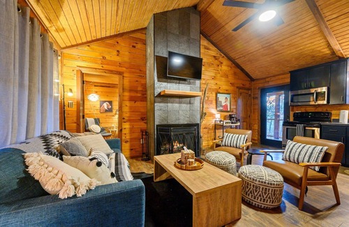 Broken Bow Cabin | Cozy Cabin - 2x2 - Hot Tub - Pet Friendly