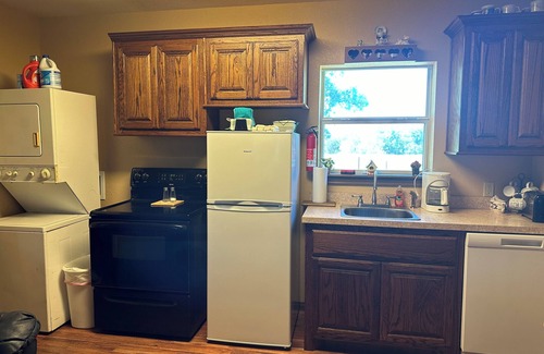 Glen Rose Cabin | Cozy cabin in Glen Rose with AC, WiFi, Close to all major attractions!