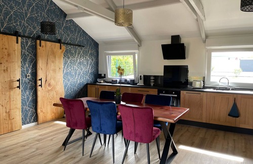 La Fleche Cottage | Cozy cabin in La Flèche with terrace and river view