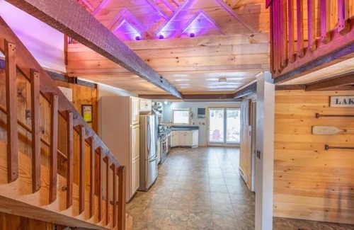 Lake Harmony Cottage | Cozy cabin in Lake Harmony, PA! Lake, Hot Tub, Fire pit! Explore the Poconos!