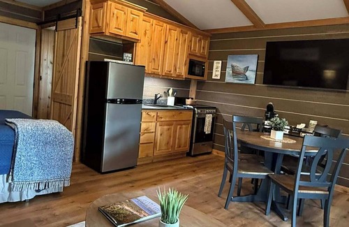 Cleora Cabin | Cozy Cabin in wooded setting WITH HOT TUB