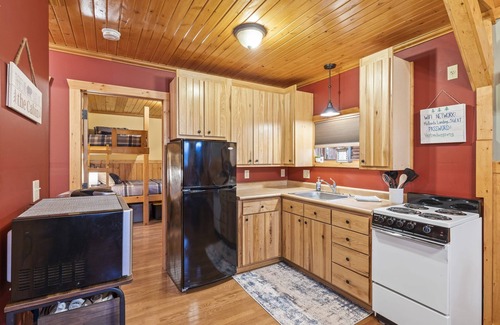 Hayward Cabin | Cozy cabin on the water and still close to everything!