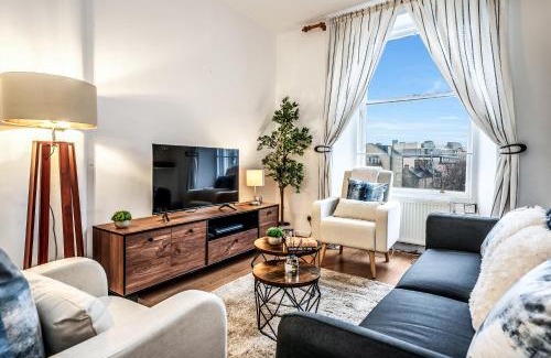 Old Town Apartment | Cozy Central 2 Bed Apt with Great View - Parking