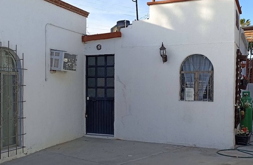 La Paz House | Cozy: central and close to the beach: 4 Guest - 2 Full Bed - 1 Bath - WiFi - D3
