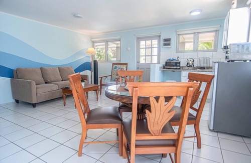 Boegoeroei Apartment | Cozy, Central & Quiet ~ Close to the Beach ~ Pool!