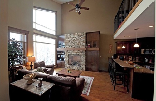 Snow Pine Estates Condo | Cozy, charming, spacious condo w spectacular views. Ski in/out.
