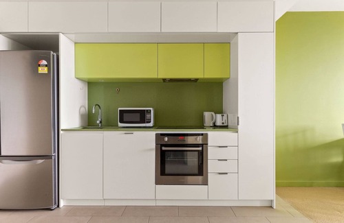 Carlton South Apartment | Cozy & Chic 2BR Apt Walk to Melbourne Central