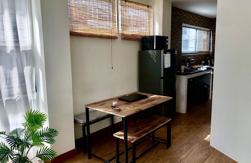 Din Daeng Apartment | Cozy City Studio with Fast WiFi & Balcony Views — 5 Minutes to MRT Metro!