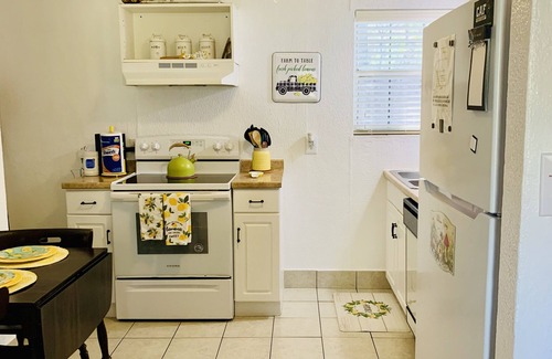 Red Hill House | Cozy Coastal Cottage