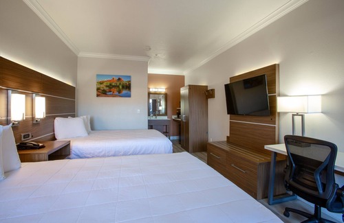 Sedona Hotel | Cozy Comfort Queen Room Near Bell Rock Mountain - Family Retreat