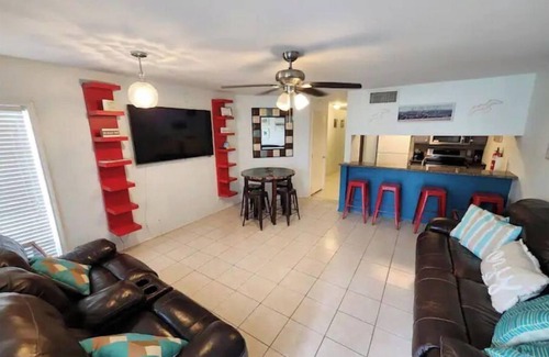 South Padre Island House | Cozy Condo steps from the beach! Room to Play!